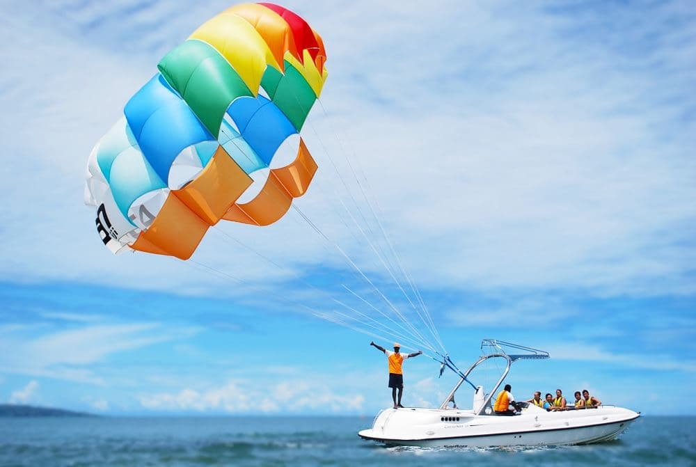 Parasailing in Tehri
