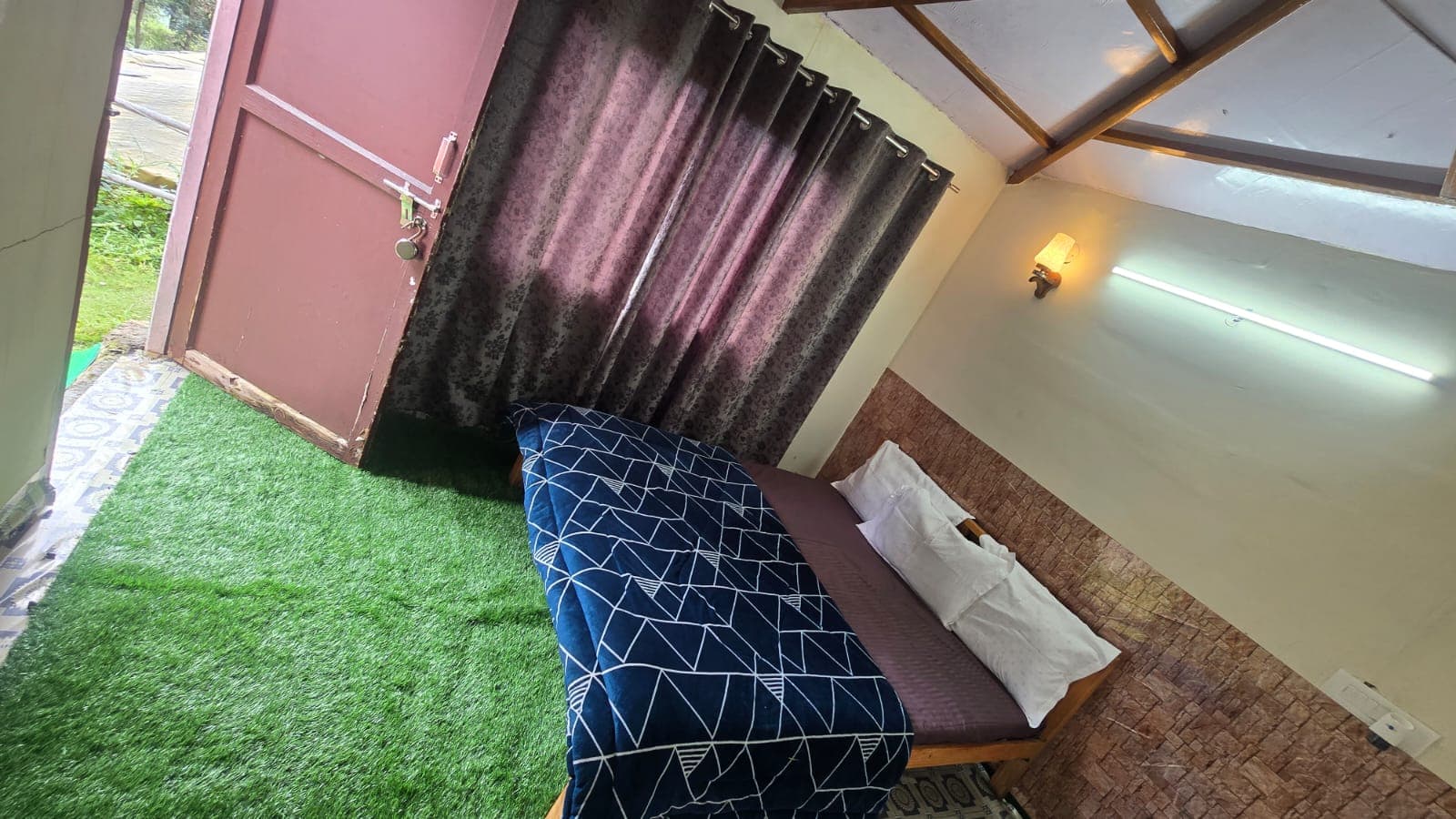 Hotels & Stays in Tehri